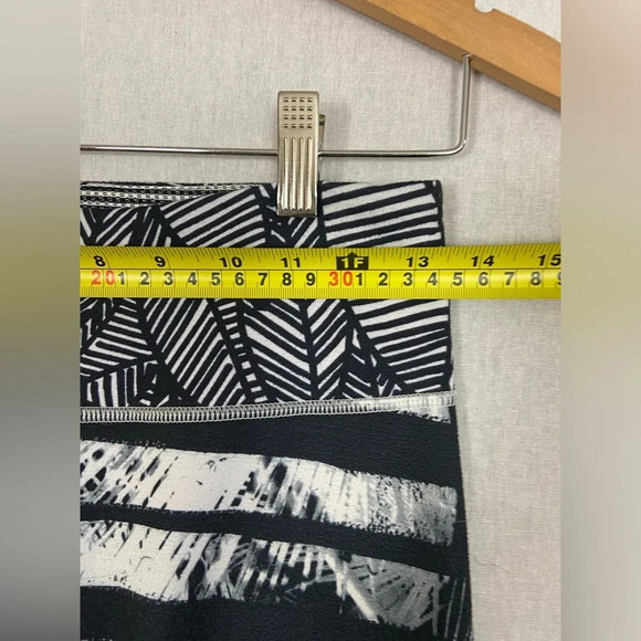 Lululemon Athletica Wunder Under Crop II Full-On Luon  Medium Rise Sz 6 - Picture 12 of 12